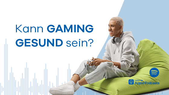 Junger Erwachsener sitzt auf Sitzsack und spielt ein Videospiel auf einer Konsole.