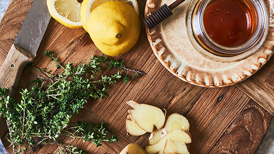 Ingwer, Zitrone, Honig und Thymian