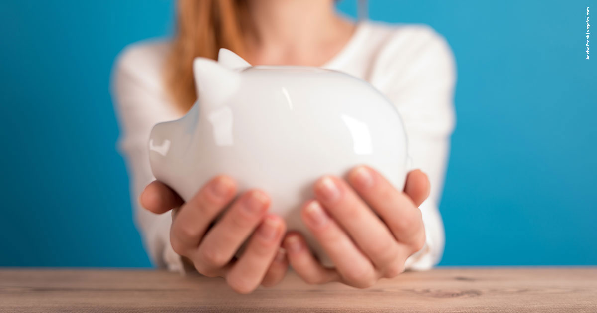 Frau hat Finanzen in der Hand 