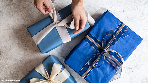 Blaues Geschenkpackerl