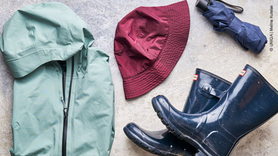Regenausrüstung für eine Wanderung