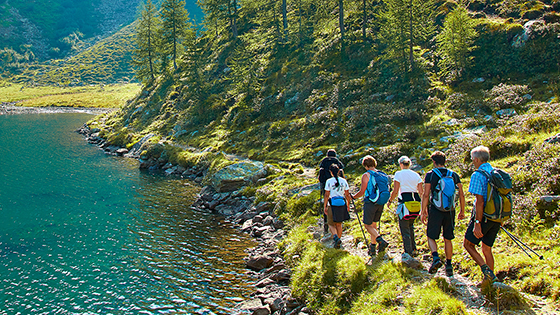 Menschen beim Bergwandern