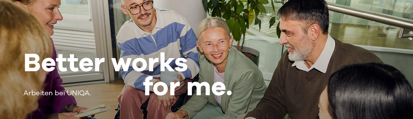 Schriftzug Better works for me.
<br />
Eine Gruppe sitzt gemeinsam und unterhält sich