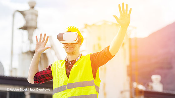 Mann mit VR Brille auf Baustelle